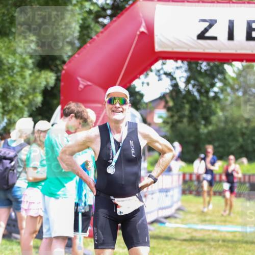 21.06.2026 - 29. Vierlanden-Triathlon Andreas Tolksdorf http://msf.ph/oto/9922620 21.06.2026 13:59:21 Ziel 260, 847, 890, 1058 meine-sportfotos.de