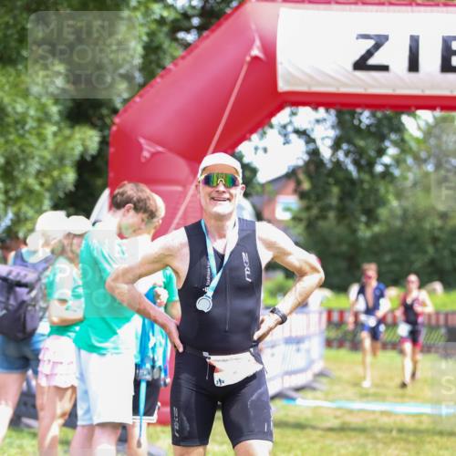 21.06.2026 - 29. Vierlanden-Triathlon Andreas Tolksdorf http://msf.ph/oto/9922623 21.06.2026 13:59:21 Ziel 260, 847, 890, 1058 meine-sportfotos.de