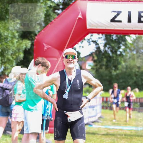 21.06.2026 - 29. Vierlanden-Triathlon Andreas Tolksdorf http://msf.ph/oto/9922624 21.06.2026 13:59:21 Ziel 260, 847, 890, 1058 meine-sportfotos.de