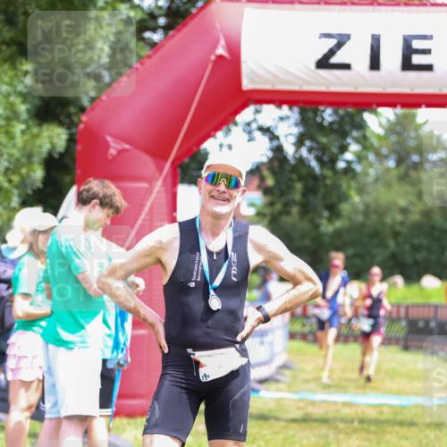 21.06.2026 - 29. Vierlanden-Triathlon Andreas Tolksdorf http://msf.ph/oto/9922630 21.06.2026 13:59:21 Ziel 260, 847, 890, 1058 meine-sportfotos.de
