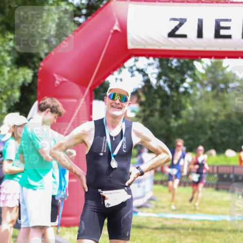 21.06.2026 - 29. Vierlanden-Triathlon Andreas Tolksdorf http://msf.ph/oto/9922631 21.06.2026 13:59:21 Ziel 260, 847, 890, 1058 meine-sportfotos.de