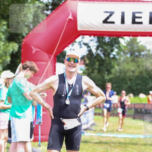 21.06.2026 - 29. Vierlanden-Triathlon Andreas Tolksdorf http://msf.ph/oto/9922635 21.06.2026 13:59:21 Ziel 260, 847, 890, 1058 meine-sportfotos.de