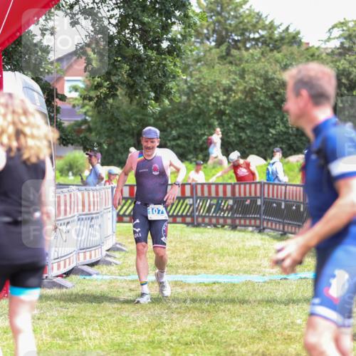 21.06.2026 - 29. Vierlanden-Triathlon Andreas Tolksdorf http://msf.ph/oto/9922658 21.06.2026 14:00:05 Ziel 832, 1079 meine-sportfotos.de