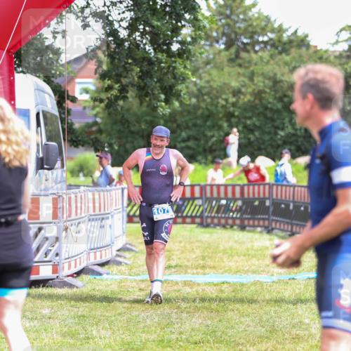 21.06.2026 - 29. Vierlanden-Triathlon Andreas Tolksdorf http://msf.ph/oto/9922663 21.06.2026 14:00:05 Ziel 832, 1079 meine-sportfotos.de