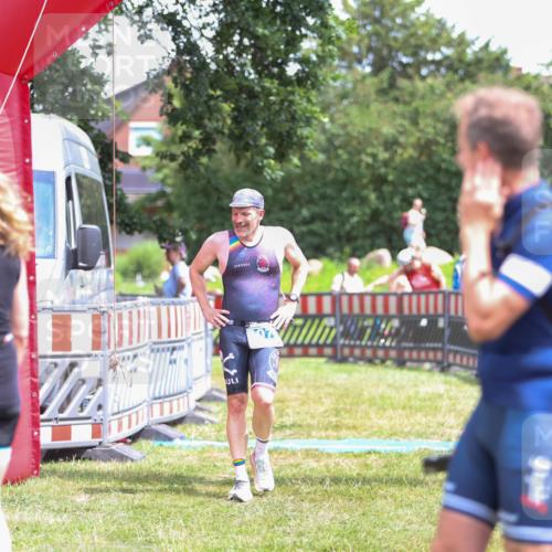21.06.2026 - 29. Vierlanden-Triathlon Andreas Tolksdorf http://msf.ph/oto/9922665 21.06.2026 14:00:06 Ziel 223, 832, 1079 meine-sportfotos.de