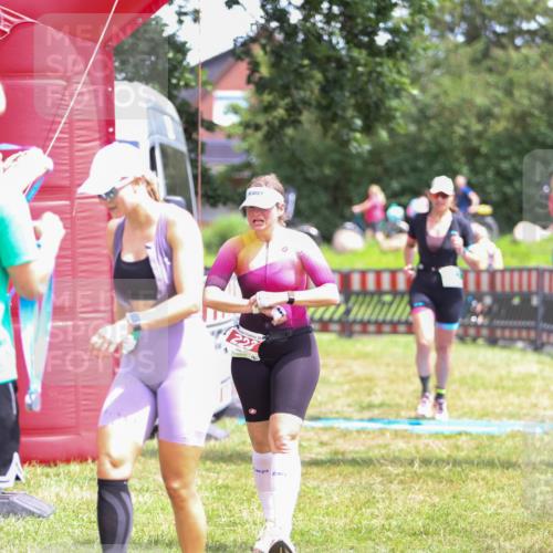 21.06.2026 - 29. Vierlanden-Triathlon Andreas Tolksdorf http://msf.ph/oto/9922677 21.06.2026 14:00:20 Ziel 223, 883, 1091 meine-sportfotos.de