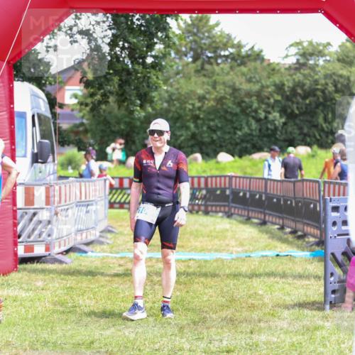 21.06.2026 - 29. Vierlanden-Triathlon Andreas Tolksdorf http://msf.ph/oto/9922698 21.06.2026 14:00:30 Ziel 1091 meine-sportfotos.de