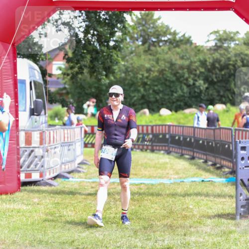 21.06.2026 - 29. Vierlanden-Triathlon Andreas Tolksdorf http://msf.ph/oto/9922700 21.06.2026 14:00:31 Ziel 1091 meine-sportfotos.de