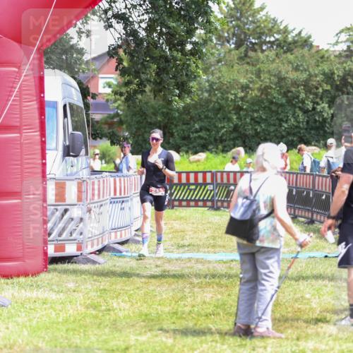 21.06.2026 - 29. Vierlanden-Triathlon Andreas Tolksdorf http://msf.ph/oto/9922704 21.06.2026 14:01:08 Ziel 245 meine-sportfotos.de