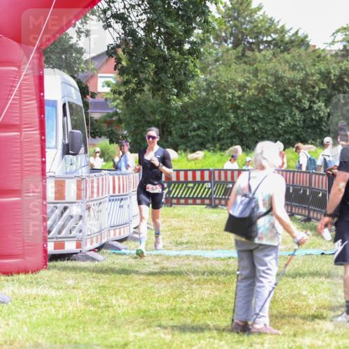 21.06.2026 - 29. Vierlanden-Triathlon Andreas Tolksdorf http://msf.ph/oto/9922705 21.06.2026 14:01:08 Ziel 245 meine-sportfotos.de