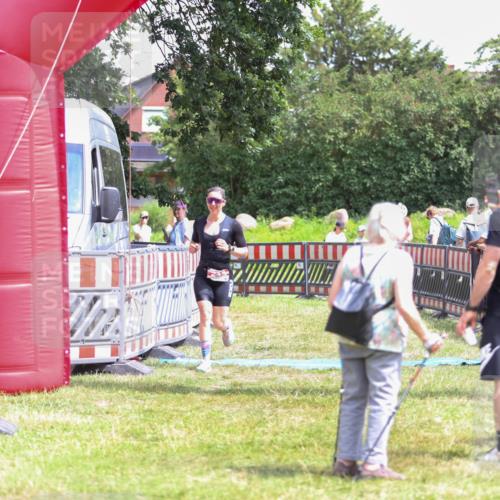 21.06.2026 - 29. Vierlanden-Triathlon Andreas Tolksdorf http://msf.ph/oto/9922706 21.06.2026 14:01:08 Ziel 245 meine-sportfotos.de