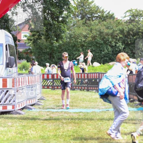 21.06.2026 - 29. Vierlanden-Triathlon Andreas Tolksdorf http://msf.ph/oto/9922714 21.06.2026 14:01:27 Ziel 1077 meine-sportfotos.de