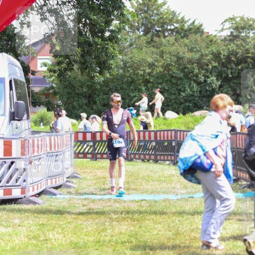 21.06.2026 - 29. Vierlanden-Triathlon Andreas Tolksdorf http://msf.ph/oto/9922715 21.06.2026 14:01:27 Ziel 1077 meine-sportfotos.de