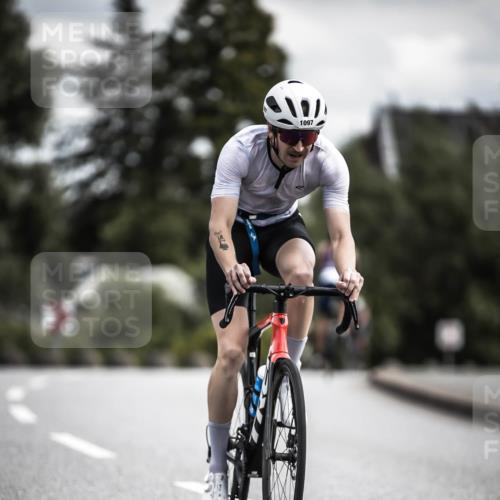 21.06.2026 - 29. Vierlanden-Triathlon H.Heesch http://msf.ph/oto/9923704 21.06.2026 13:32:36 Radfahren 1097 meine-sportfotos.de