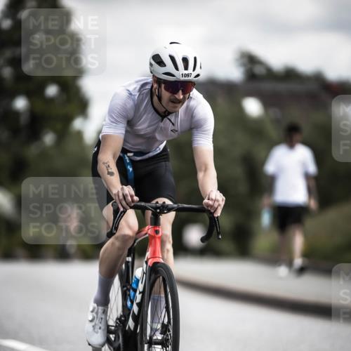 21.06.2026 - 29. Vierlanden-Triathlon H.Heesch http://msf.ph/oto/9923708 21.06.2026 13:32:36 Radfahren 1097 meine-sportfotos.de