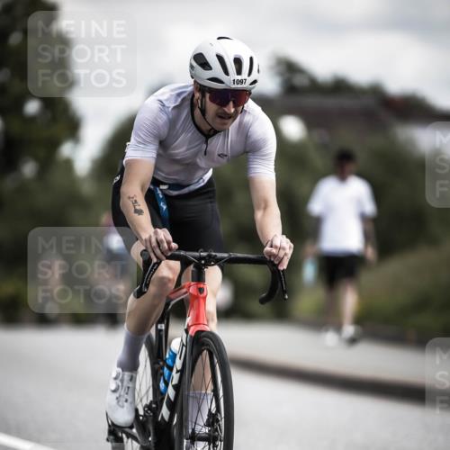 21.06.2026 - 29. Vierlanden-Triathlon H.Heesch http://msf.ph/oto/9923709 21.06.2026 13:32:36 Radfahren 1097 meine-sportfotos.de