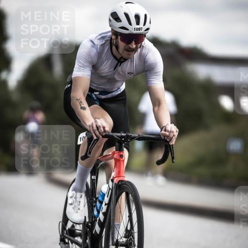 21.06.2026 - 29. Vierlanden-Triathlon H.Heesch http://msf.ph/oto/9923711 21.06.2026 13:32:36 Radfahren 10, 1097 meine-sportfotos.de