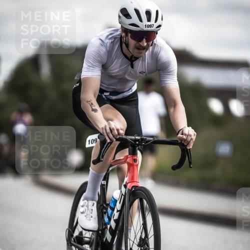 21.06.2026 - 29. Vierlanden-Triathlon H.Heesch http://msf.ph/oto/9923712 21.06.2026 13:32:36 Radfahren 109, 1097 meine-sportfotos.de