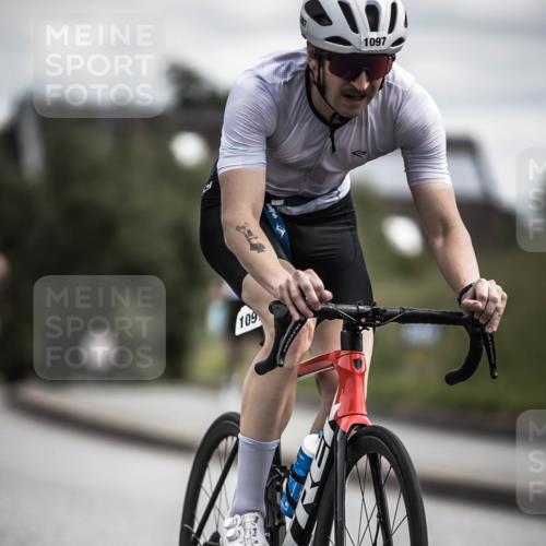 21.06.2026 - 29. Vierlanden-Triathlon H.Heesch http://msf.ph/oto/9923714 21.06.2026 13:32:36 Radfahren 1097, 109 meine-sportfotos.de