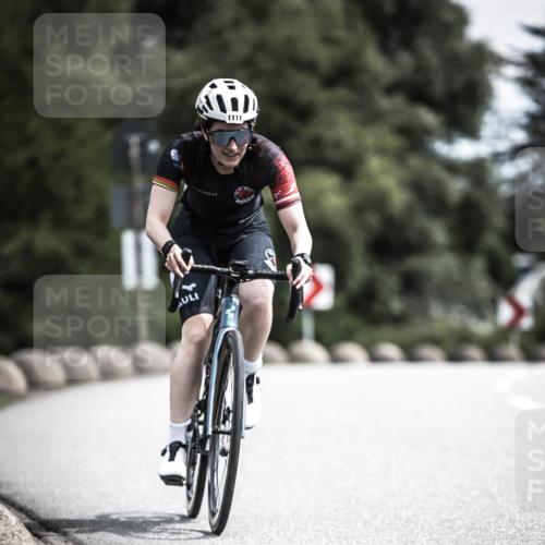 21.06.2026 - 29. Vierlanden-Triathlon H.Heesch http://msf.ph/oto/9924525 21.06.2026 13:15:30 Radfahren 1111 meine-sportfotos.de