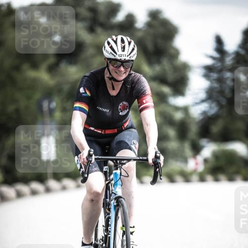 21.06.2026 - 29. Vierlanden-Triathlon H.Heesch http://msf.ph/oto/9925153 21.06.2026 13:39:15 Radfahren 1211, 1211, 1211 meine-sportfotos.de