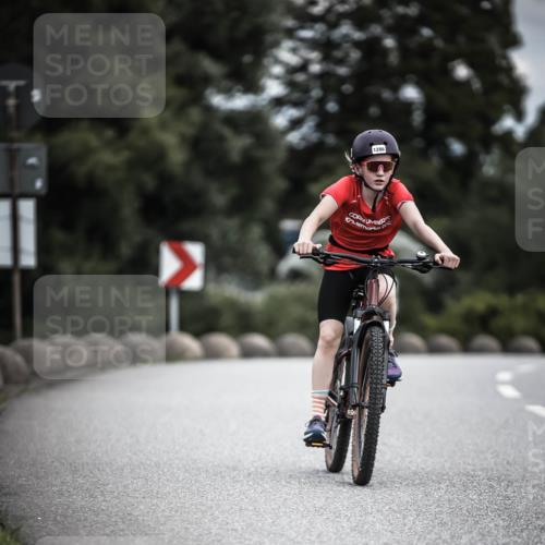 21.06.2026 - 29. Vierlanden-Triathlon H.Heesch http://msf.ph/oto/9925487 21.06.2026 14:45:09 Radfahren 1286, 11, 10, 20 meine-sportfotos.de