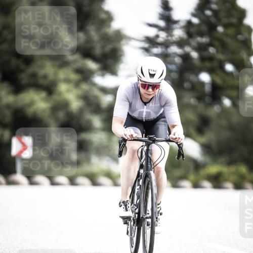 21.06.2026 - 29. Vierlanden-Triathlon H.Heesch http://msf.ph/oto/9926217 21.06.2026 13:20:40 Radfahren 1144 meine-sportfotos.de