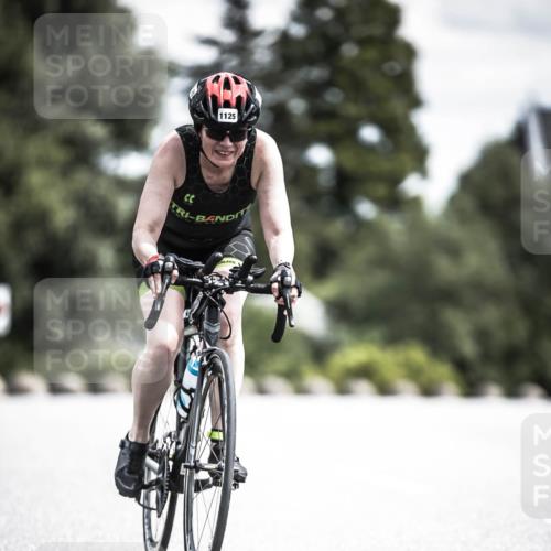 21.06.2026 - 29. Vierlanden-Triathlon H.Heesch http://msf.ph/oto/9926632 21.06.2026 13:26:58 Radfahren 1125 meine-sportfotos.de