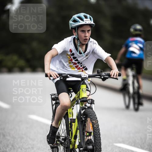 21.06.2026 - 29. Vierlanden-Triathlon H.Heesch http://msf.ph/oto/9926871 21.06.2026 14:59:39 Radfahren 1315, 1325 meine-sportfotos.de