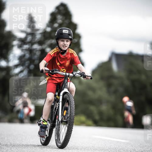 21.06.2026 - 29. Vierlanden-Triathlon H.Heesch http://msf.ph/oto/9927014 21.06.2026 15:00:40 Radfahren 1295 meine-sportfotos.de