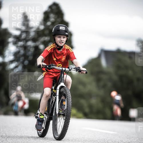 21.06.2026 - 29. Vierlanden-Triathlon H.Heesch http://msf.ph/oto/9927016 21.06.2026 15:00:40 Radfahren 1295, 28 meine-sportfotos.de