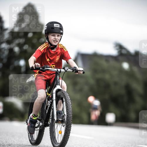 21.06.2026 - 29. Vierlanden-Triathlon H.Heesch http://msf.ph/oto/9927024 21.06.2026 15:00:40 Radfahren 1295 meine-sportfotos.de