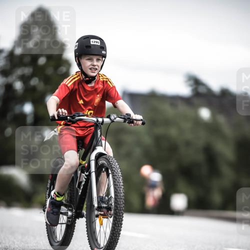 21.06.2026 - 29. Vierlanden-Triathlon H.Heesch http://msf.ph/oto/9927026 21.06.2026 15:00:40 Radfahren 1295 meine-sportfotos.de