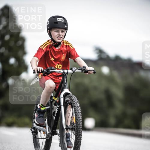 21.06.2026 - 29. Vierlanden-Triathlon H.Heesch http://msf.ph/oto/9927034 21.06.2026 15:00:40 Radfahren 1295 meine-sportfotos.de