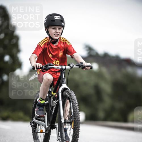 21.06.2026 - 29. Vierlanden-Triathlon H.Heesch http://msf.ph/oto/9927036 21.06.2026 15:00:40 Radfahren 1295 meine-sportfotos.de