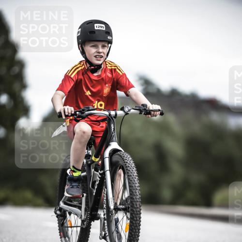 21.06.2026 - 29. Vierlanden-Triathlon H.Heesch http://msf.ph/oto/9927038 21.06.2026 15:00:40 Radfahren 1295 meine-sportfotos.de