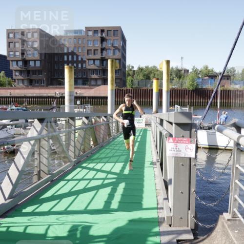 09.08.2026 - GEWOBA Citytriathlon Bremen Yannick Fuchs http://msf.ph/oto/9931434 09.08.2026 10:09:21 Schwimmen 365 meine-sportfotos.de