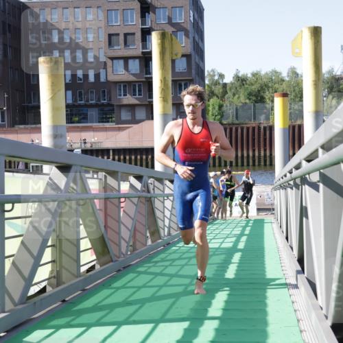 09.08.2026 - GEWOBA Citytriathlon Bremen Yannick Fuchs http://msf.ph/oto/9931445 09.08.2026 10:09:43 Schwimmen 285, 306 meine-sportfotos.de