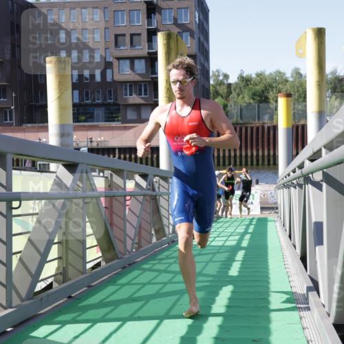 09.08.2026 - GEWOBA Citytriathlon Bremen Yannick Fuchs http://msf.ph/oto/9931446 09.08.2026 10:09:44 Schwimmen 285, 306 meine-sportfotos.de
