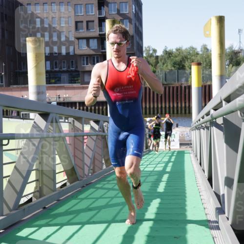 09.08.2026 - GEWOBA Citytriathlon Bremen Yannick Fuchs http://msf.ph/oto/9931447 09.08.2026 10:09:44 Schwimmen 285, 306 meine-sportfotos.de