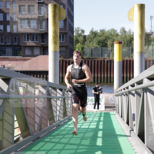 09.08.2026 - GEWOBA Citytriathlon Bremen Yannick Fuchs http://msf.ph/oto/9931460 09.08.2026 10:10:06 Schwimmen 280, 282, 302 meine-sportfotos.de