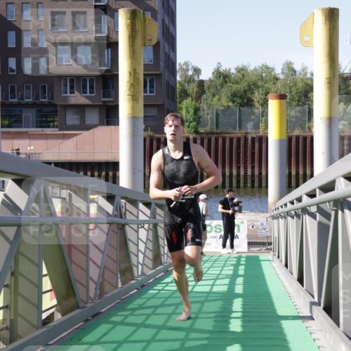 09.08.2026 - GEWOBA Citytriathlon Bremen Yannick Fuchs http://msf.ph/oto/9931461 09.08.2026 10:10:06 Schwimmen 280, 282, 302 meine-sportfotos.de