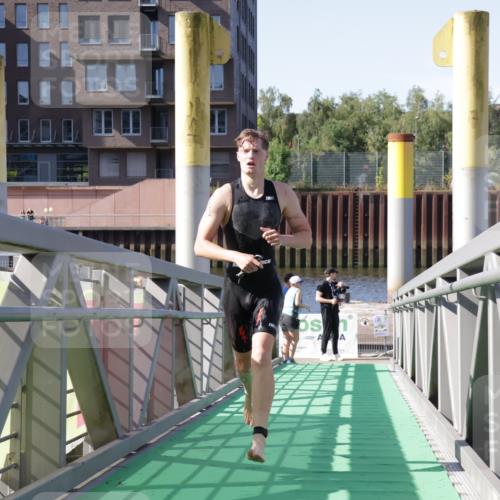 09.08.2026 - GEWOBA Citytriathlon Bremen Yannick Fuchs http://msf.ph/oto/9931462 09.08.2026 10:10:06 Schwimmen 280, 282, 302 meine-sportfotos.de
