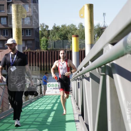 09.08.2026 - GEWOBA Citytriathlon Bremen Yannick Fuchs http://msf.ph/oto/9931466 09.08.2026 10:11:34 Schwimmen 326 meine-sportfotos.de