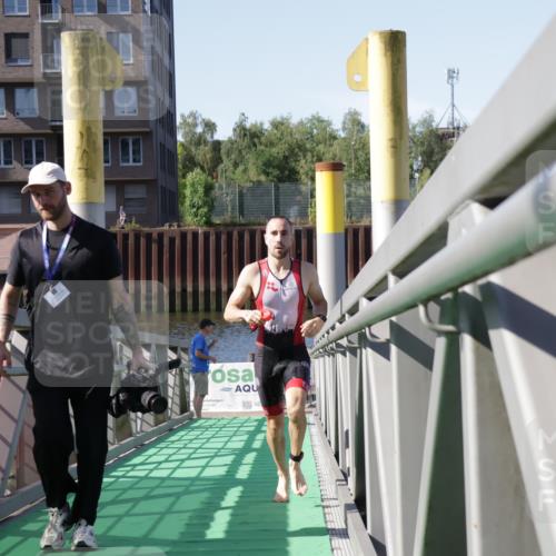 09.08.2026 - GEWOBA Citytriathlon Bremen Yannick Fuchs http://msf.ph/oto/9931467 09.08.2026 10:11:35 Schwimmen 326 meine-sportfotos.de