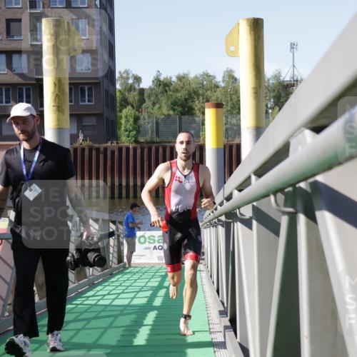 09.08.2026 - GEWOBA Citytriathlon Bremen Yannick Fuchs http://msf.ph/oto/9931468 09.08.2026 10:11:35 Schwimmen 326 meine-sportfotos.de