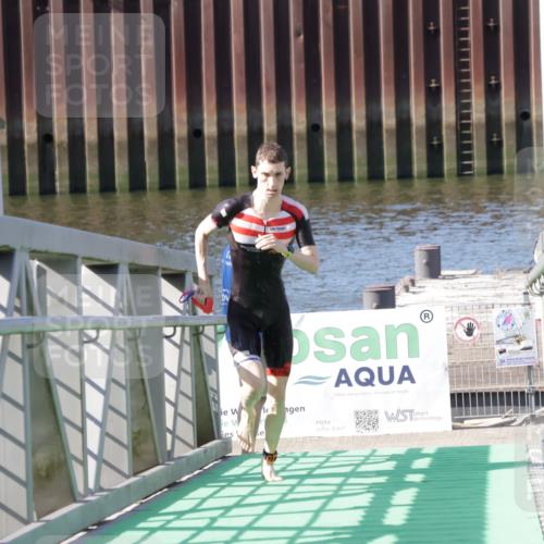 09.08.2026 - GEWOBA Citytriathlon Bremen Yannick Fuchs http://msf.ph/oto/9931471 09.08.2026 10:11:41 Schwimmen 326 meine-sportfotos.de