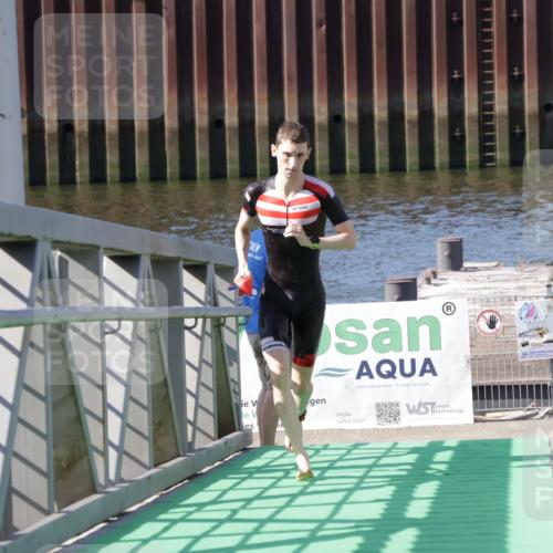 09.08.2026 - GEWOBA Citytriathlon Bremen Yannick Fuchs http://msf.ph/oto/9931472 09.08.2026 10:11:42 Schwimmen 326, 386 meine-sportfotos.de