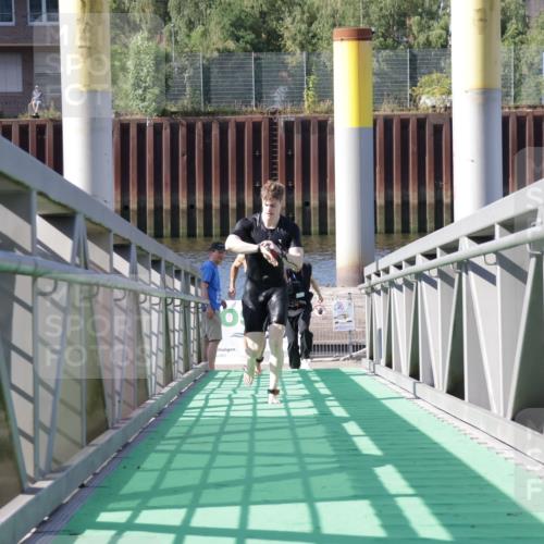 09.08.2026 - GEWOBA Citytriathlon Bremen Yannick Fuchs http://msf.ph/oto/9931481 09.08.2026 10:11:59 Schwimmen 297, 386 meine-sportfotos.de