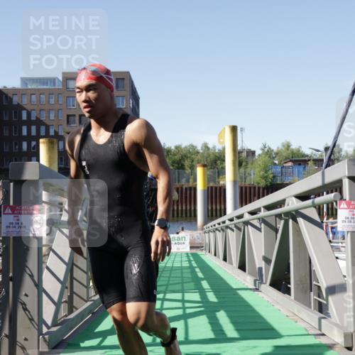 09.08.2026 - GEWOBA Citytriathlon Bremen Yannick Fuchs http://msf.ph/oto/9931488 09.08.2026 10:12:05 Schwimmen 297, 308 meine-sportfotos.de